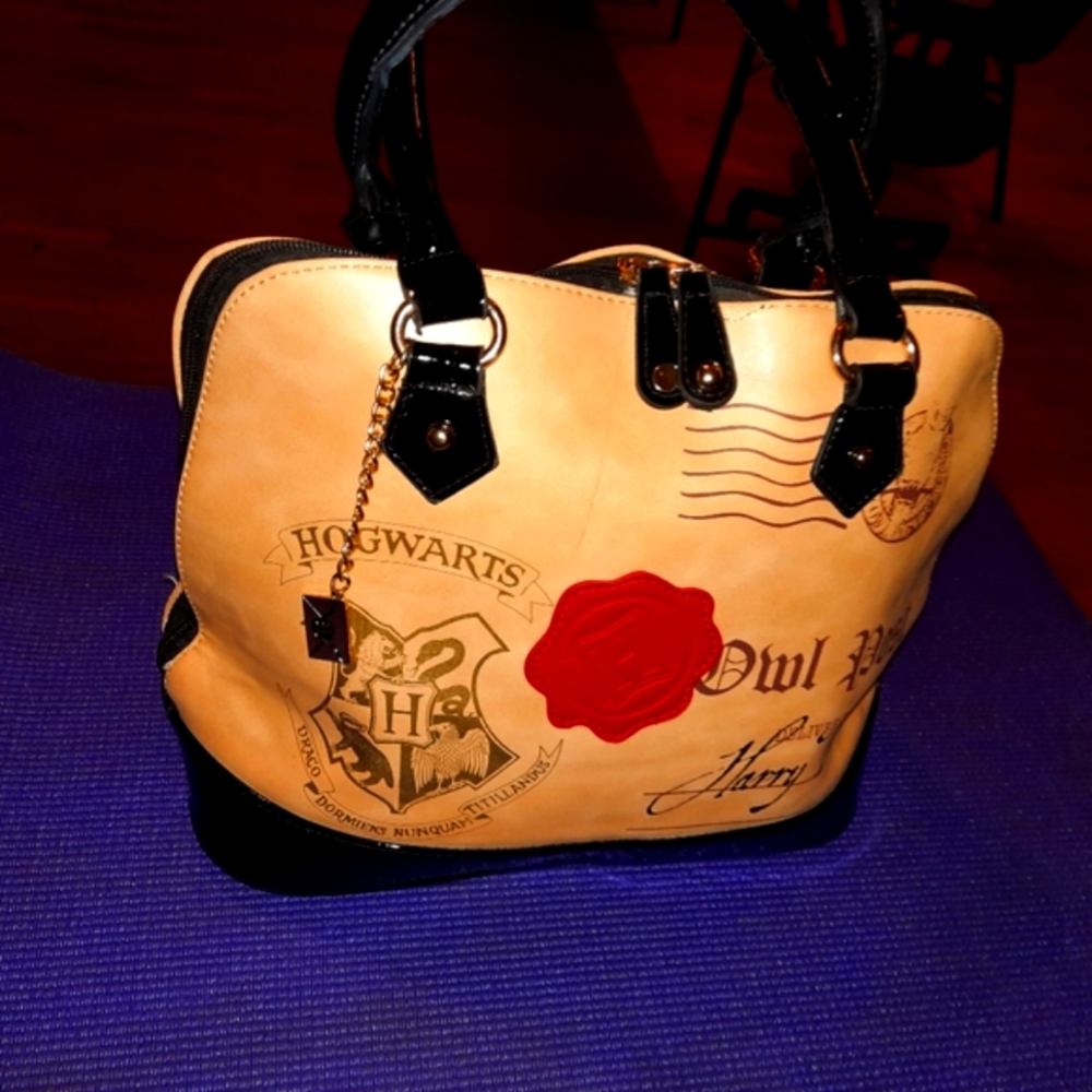 harrypotter purse black and tan.